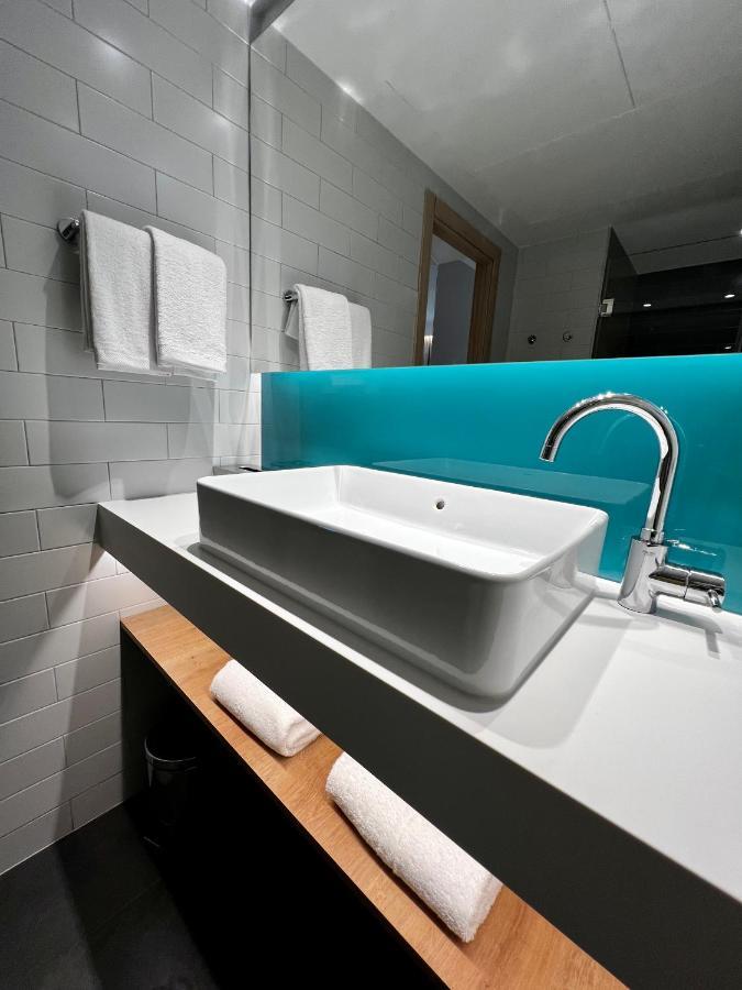 Holiday Inn Express - Madrid - Airport By Ihg エクステリア 写真