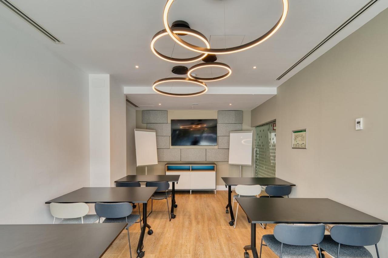 Holiday Inn Express - Madrid - Airport By Ihg エクステリア 写真