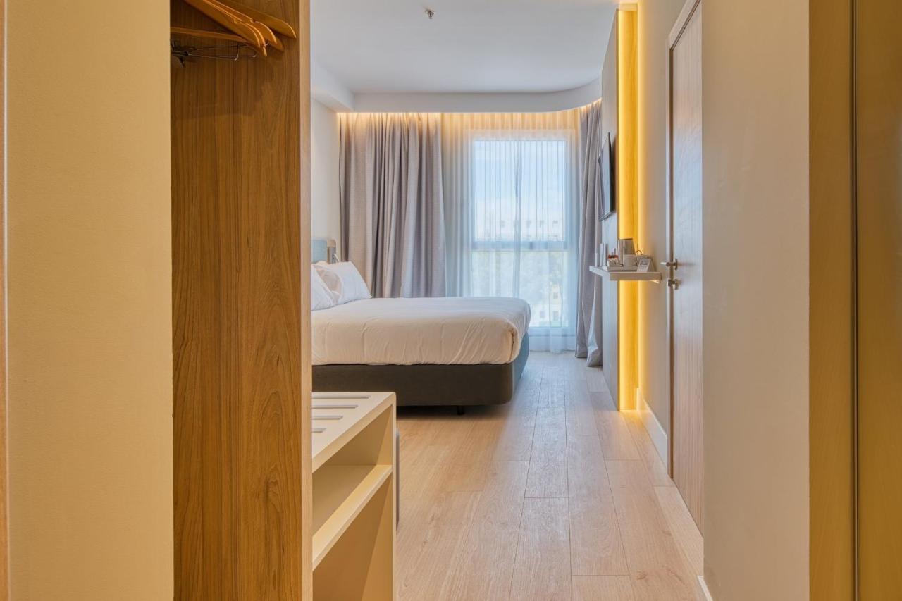 Holiday Inn Express - Madrid - Airport By Ihg エクステリア 写真