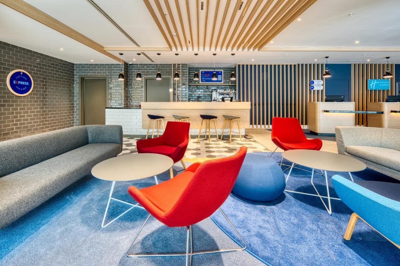 Holiday Inn Express - Madrid - Airport By Ihg エクステリア 写真