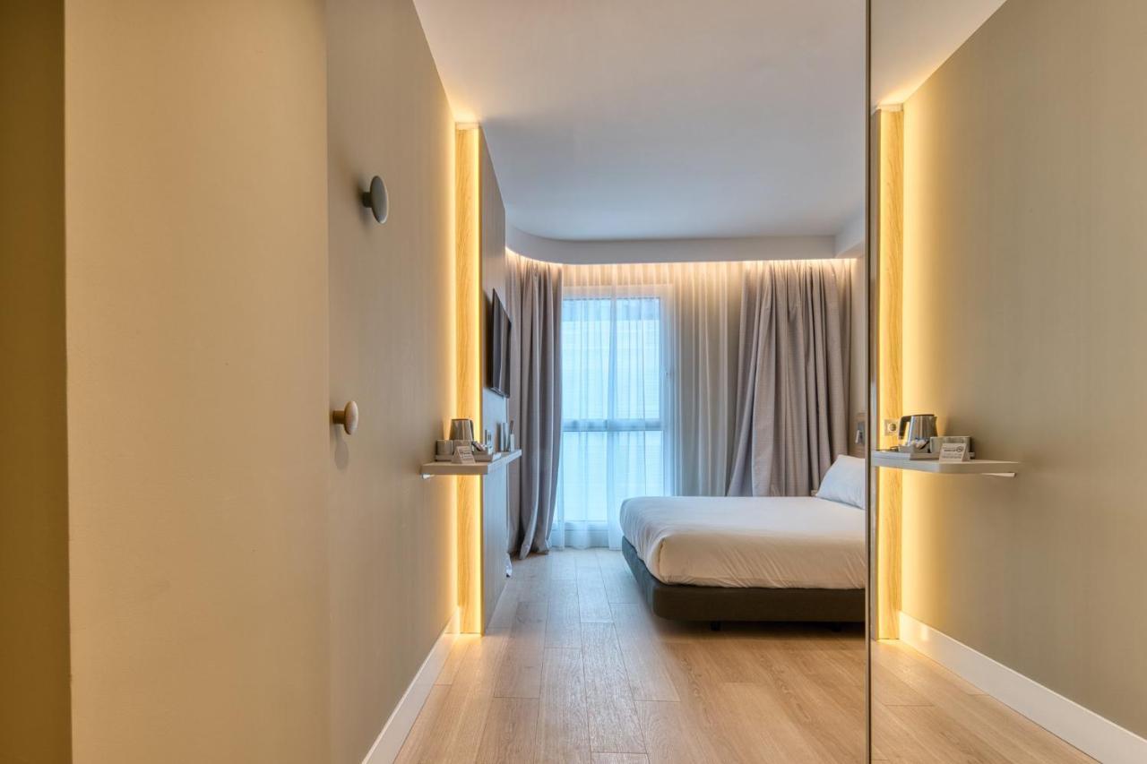 Holiday Inn Express - Madrid - Airport By Ihg エクステリア 写真